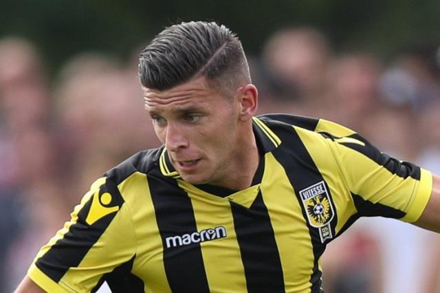 转而改为混 转而改为混